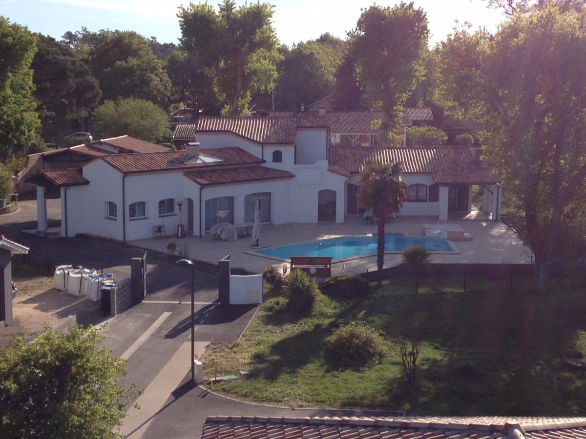Domaine De L'Espiguette Bed and Breakfast Biganos Exteriör bild