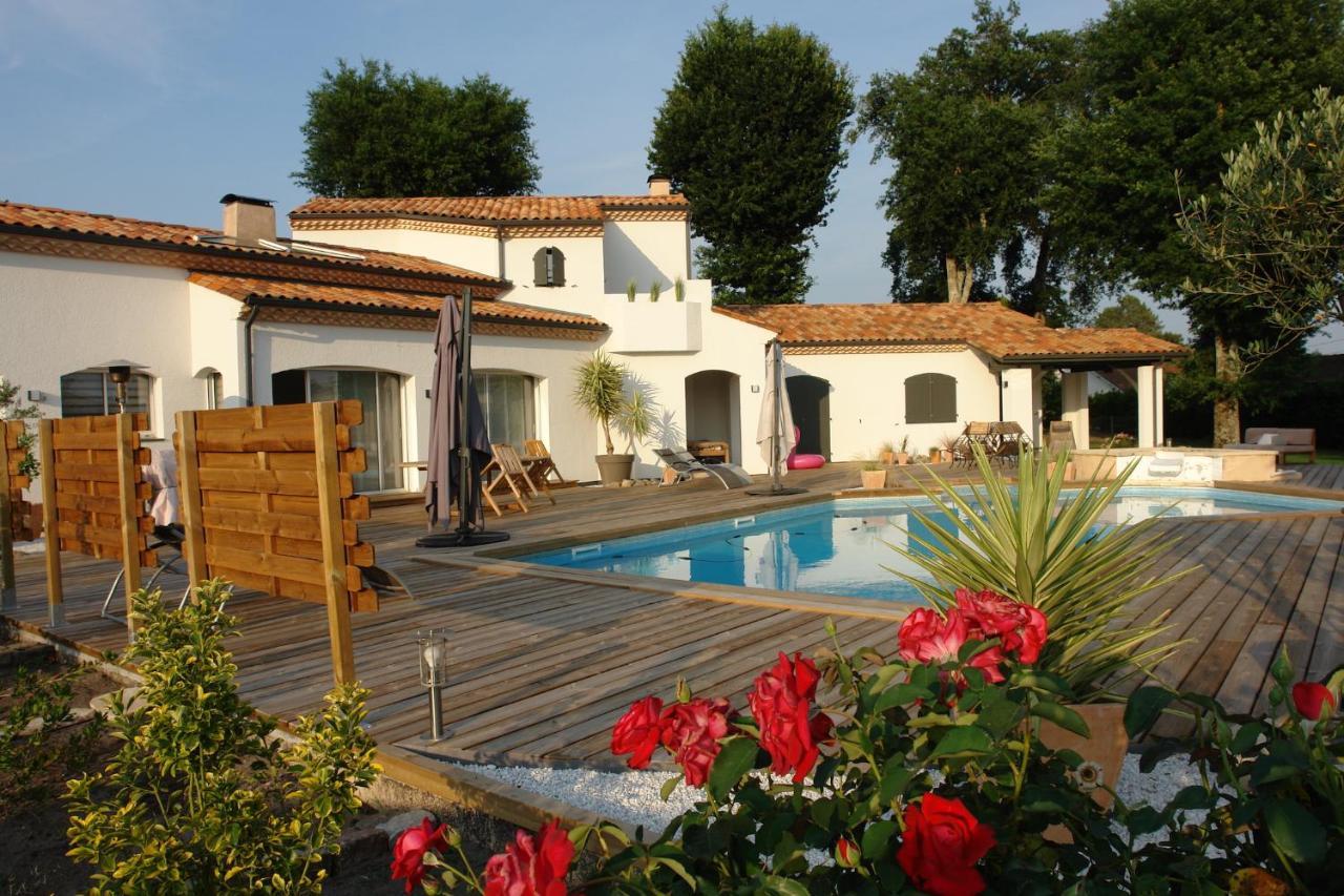 Domaine De L'Espiguette Bed and Breakfast Biganos Exteriör bild