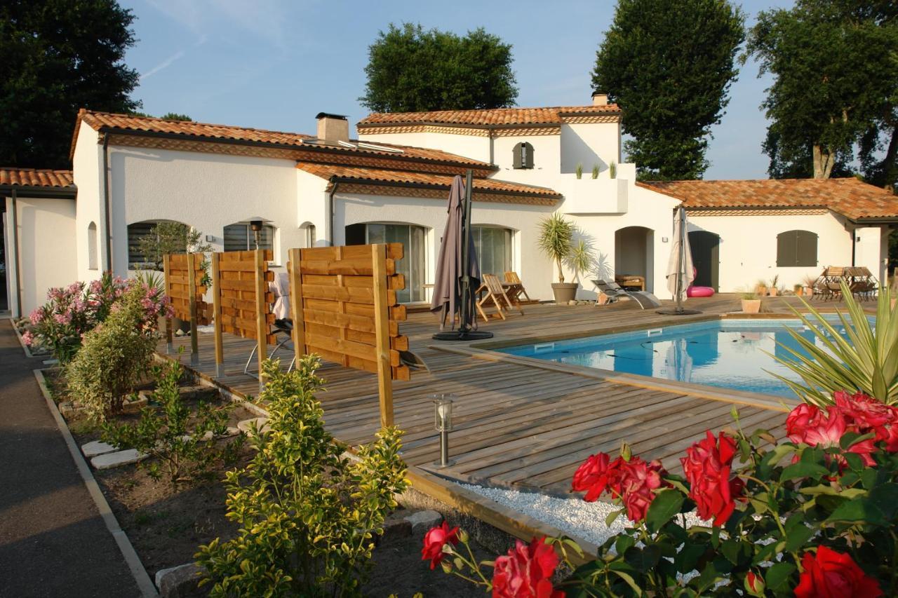 Domaine De L'Espiguette Bed and Breakfast Biganos Exteriör bild
